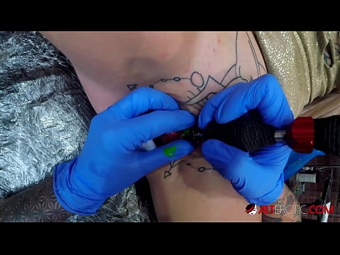 ❤️ Ekstremt tatovert hottie Sully Savage tok en tatovering på klitoris ️ Supersex hos oss no.loanworld.top ❌❤